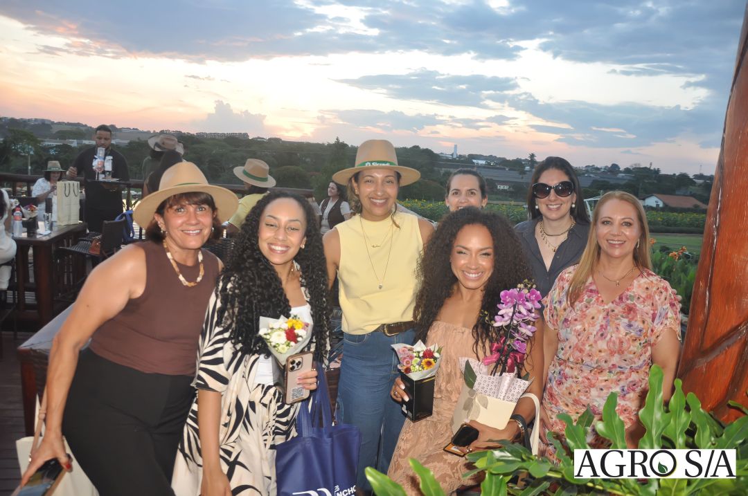 Entre flores, vinhos e boas amizades, uma tarde especial em Holambra!