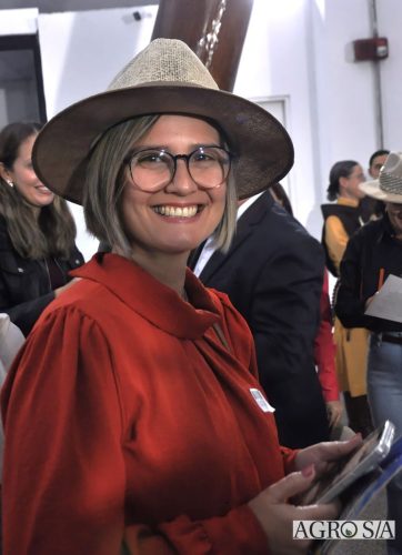 JULIANA-SALVA-DE-PRATA-48