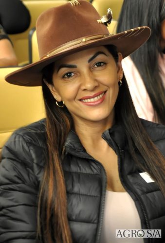 JULIANA-SALVA-DE-PRATA-97